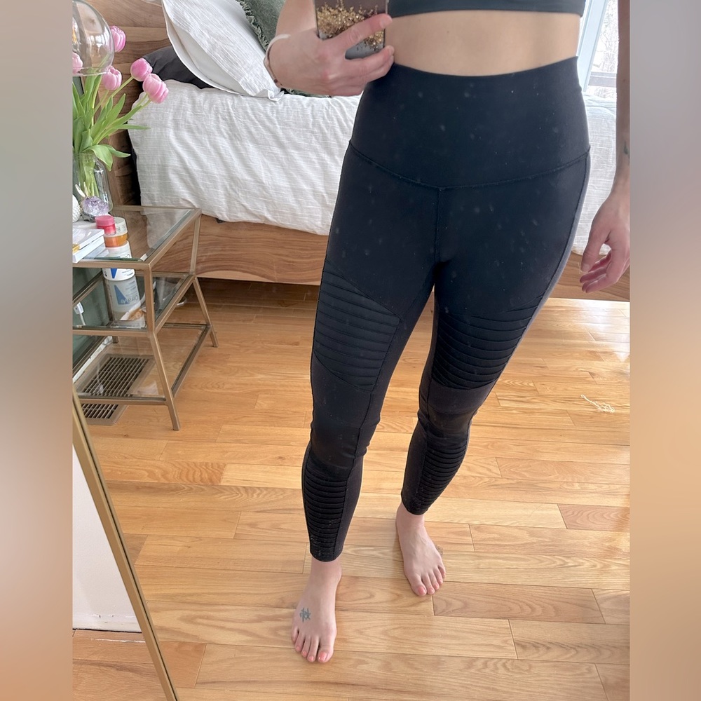 Alo Yoga Moto leggings
